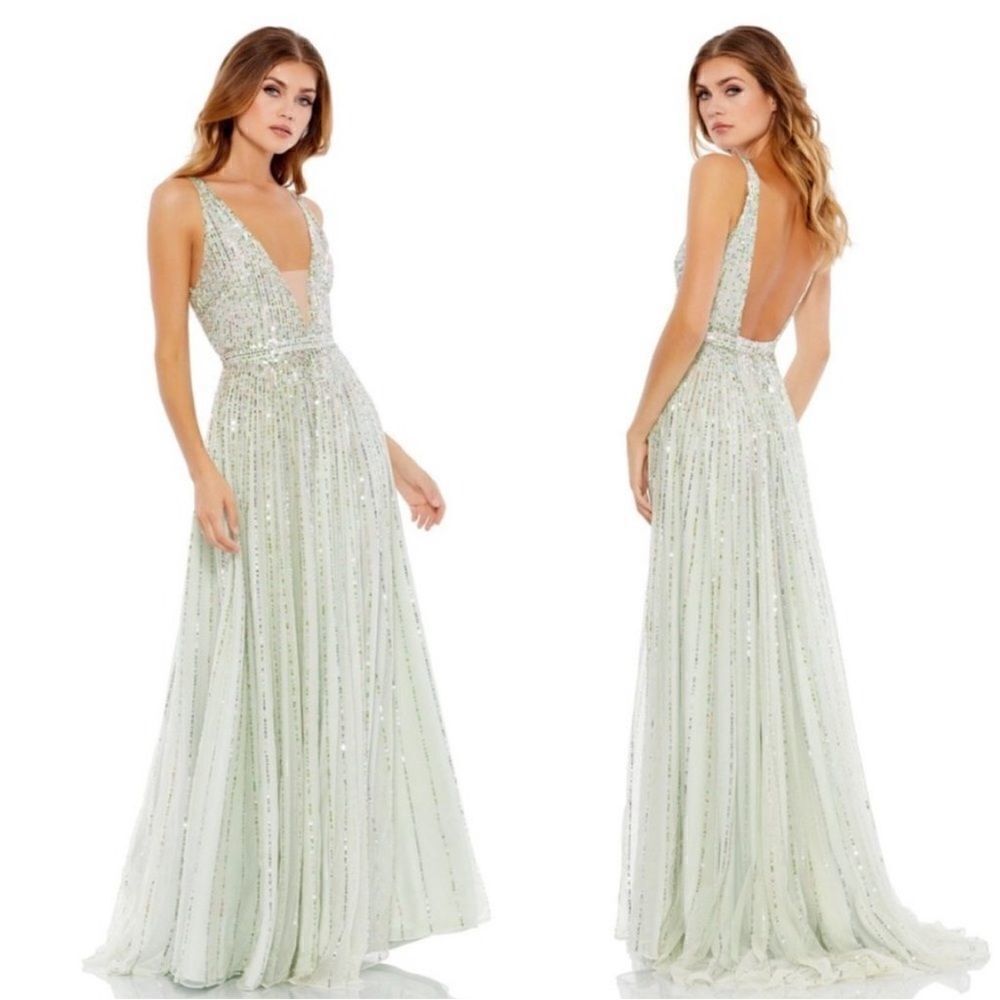 Mac Duggal Sequined Illusion Plunge Neck Formal Gown Mint Size 4 NWT 10700